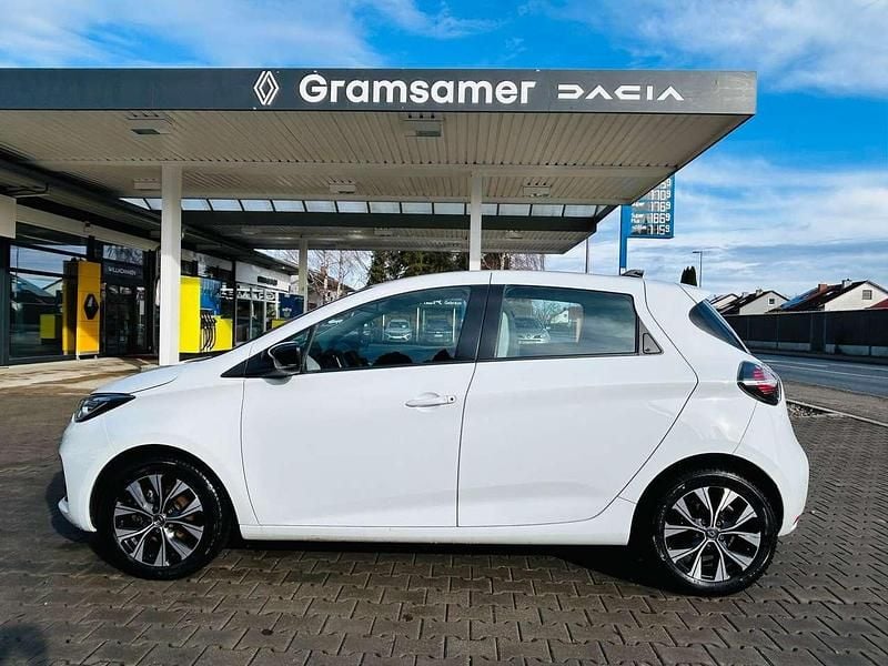 Second-hand Renault Zoe Evolution 50 kW (69 CP) 2022 Alb Hatchback