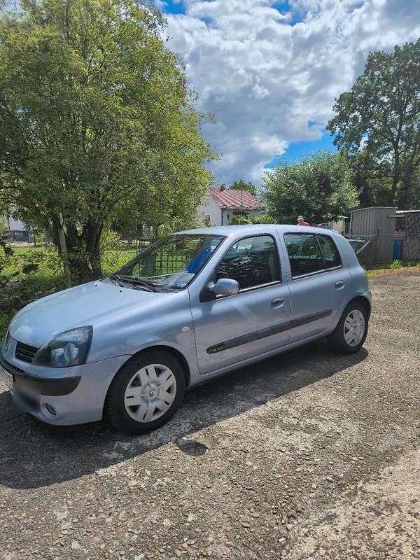 Gebraucht Renault Clio II 98 PS (72 kW) 2004 Blau Kleinwagen