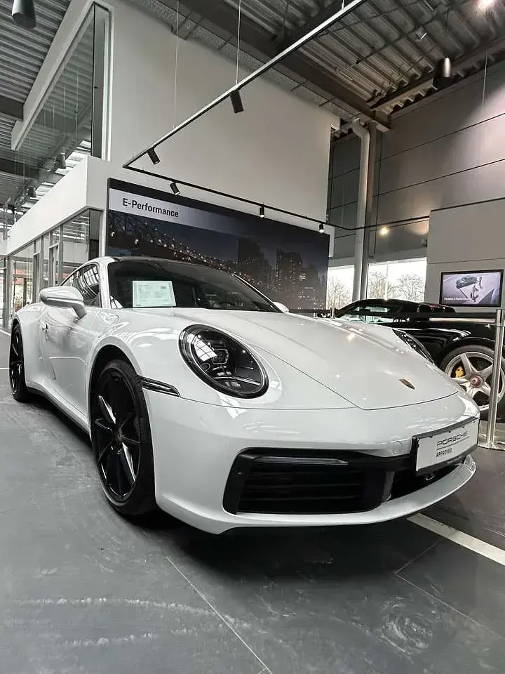 Gebraucht Porsche 911 Carrera 385 PS (283 kW) 2021 Weiß Coupé