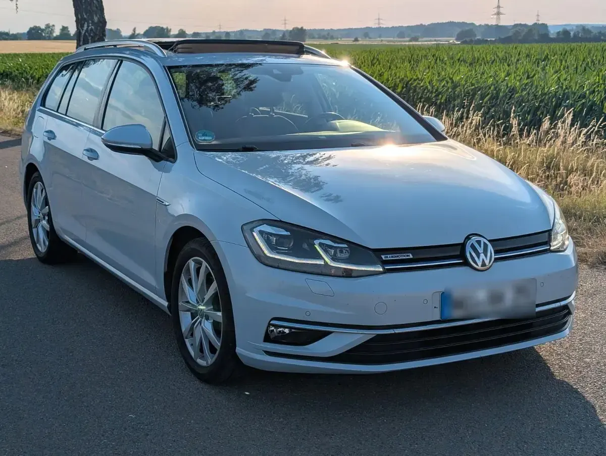 Gebraucht VW Golf VII Highline 131 PS (96 kW) 2018 Weiß Limousine