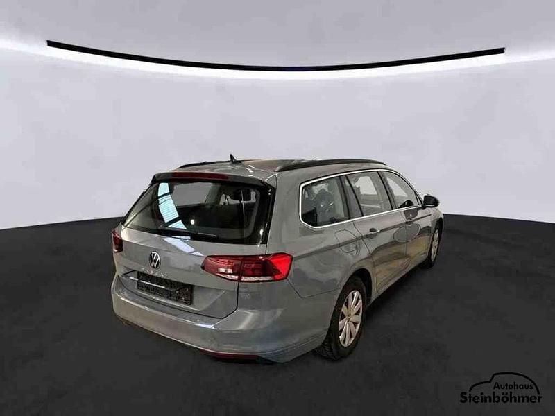 Gebraucht VW Passat Business 122 PS (89 kW) 2022 Mondsteingrau (grau) Kombi