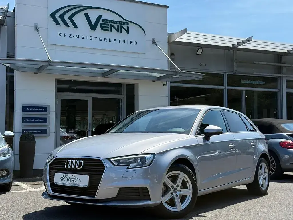 Gebraucht Audi A3 Comfort 116 PS (85 kW) 2018 Florettsilber metallic Limousine