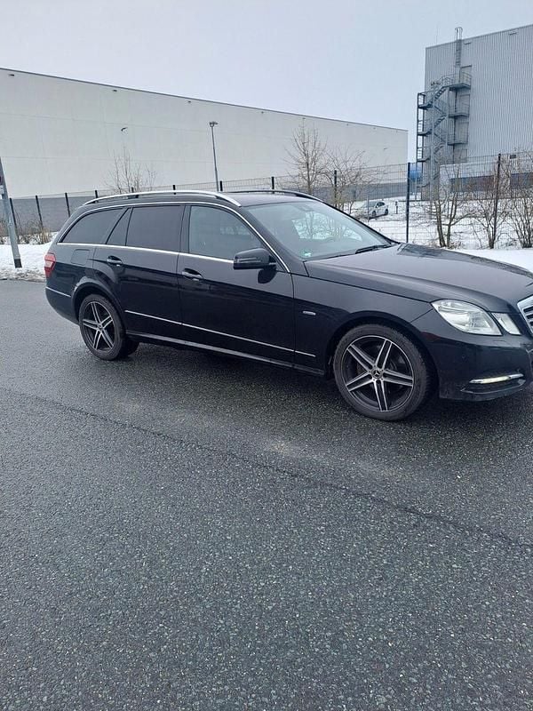Gebraucht Mercedes E350 Avantgarde 265 PS (194 kW) 2011 Schwarz Kombi