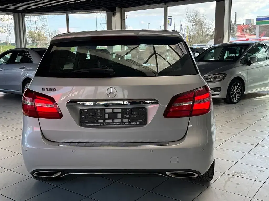 Gebraucht Mercedes B180 Edition 122 PS (89 kW) 2017 Silber Van / Kleinbus