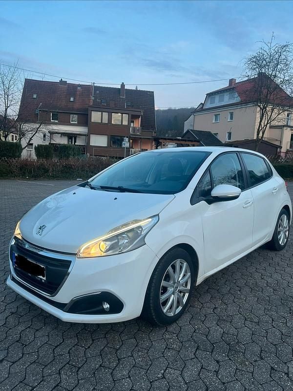 Weiß Gebraucht 2016 Peugeot 208 Kleinwagen | 3.600 € (Superpreis) - Bild 1/4