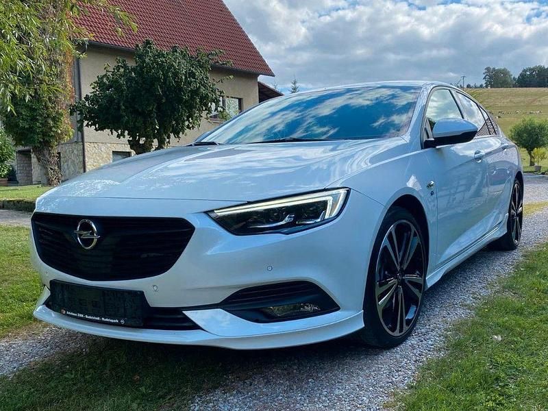 Weiß Gebraucht 2019 Opel Insignia OPC Limousine | 19.450 € (Fairer Preis) - Bild 1/4
