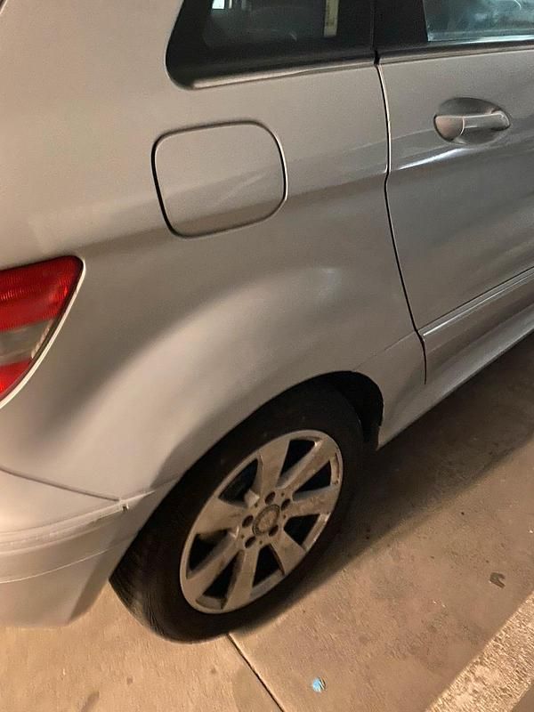 Gebraucht Mercedes B200 134 PS (98 kW) 2008 Silber Van / Kleinbus