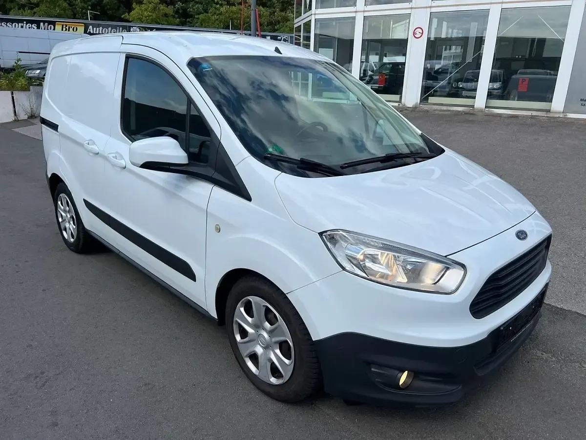 Gebraucht Ford Transit 95 PS (69 kW) 2018 Weiß Van
