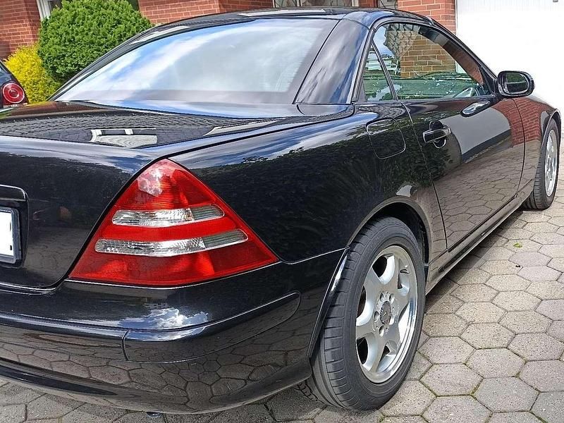 Gebraucht Mercedes SLK200 163 PS (119 kW) 2002 Schwarz Cabrio