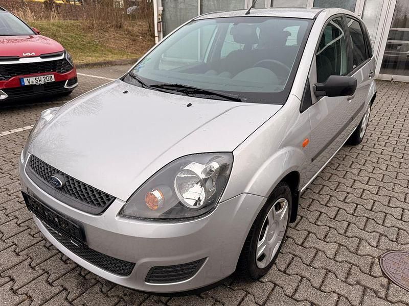 Gebraucht Ford Fiesta Ambiente 75 PS (55 kW) 2008 Silber Kleinwagen