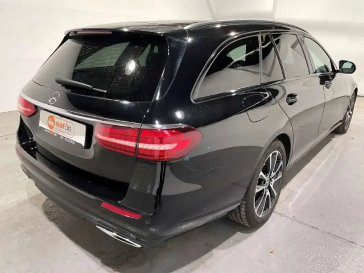 Gebraucht Mercedes E220 194 PS (142 kW) 2021 Schwarz Kombi