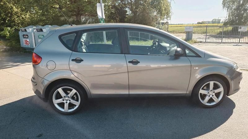 Occasion Seat Altea 102 ch (75 kW) 2005 Gris Monospace