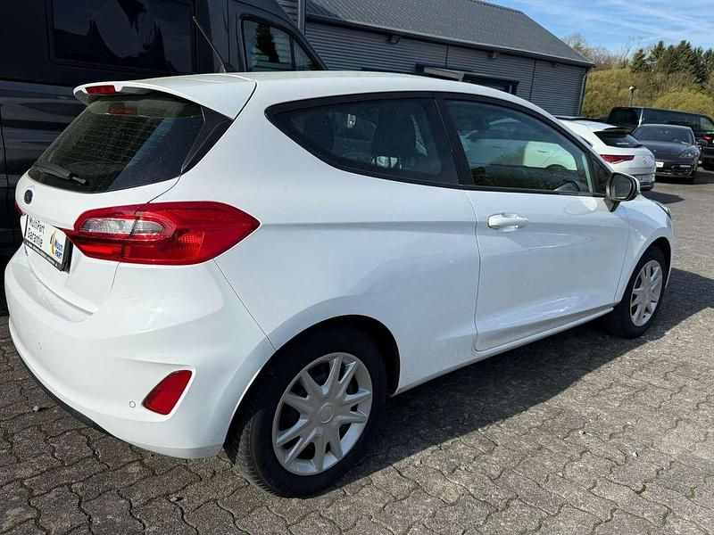 Gebraucht Ford Fiesta Cool & Connect 86 PS (63 kW) 2017 Frostweiß Kleinwagen