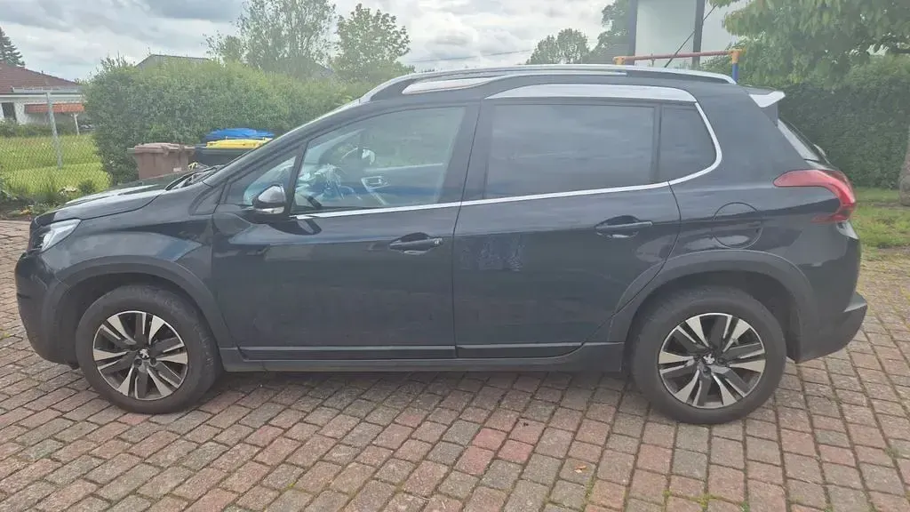 Gebraucht Peugeot 2008 Allure 120 PS (88 kW) 2018 Schwarz SUV