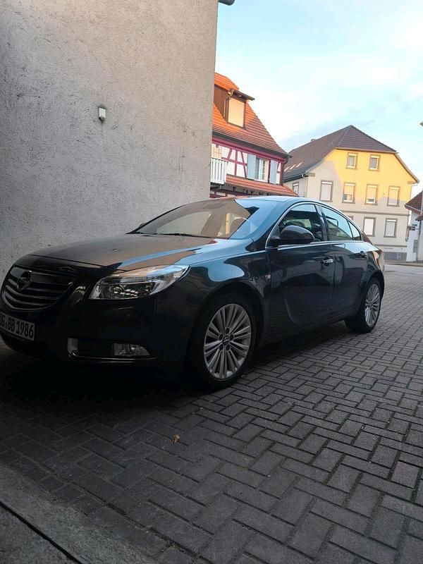 Grau Gebraucht 2012 Opel Insignia Eco Limousine | 5.500 € (Fairer Preis) - Bild 1/4