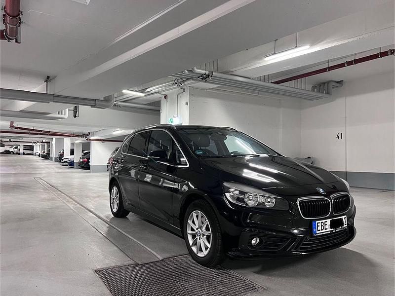 Gebraucht 2016 BMW 216 Active Tourer Sport Line Van / Kleinbus | 11.500 € (Fairer Preis) - Bild 1/4
