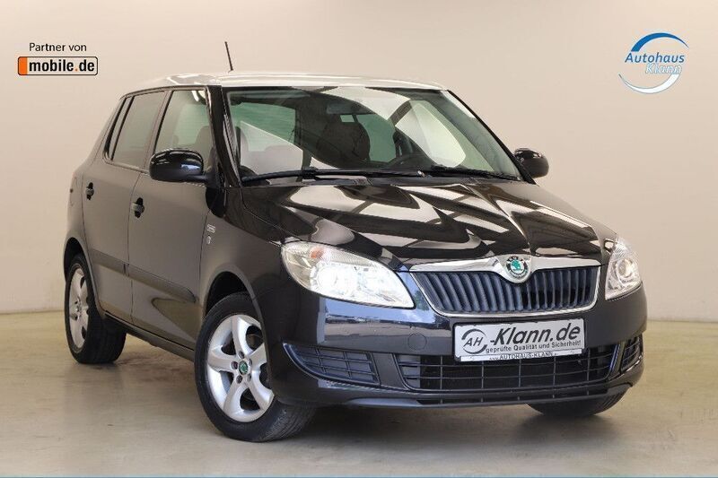 Schwarz Gebraucht 2013 Skoda Fabia Ambiente Limousine | 6.749 € (Etwas zu teuer) - Bild 1/4