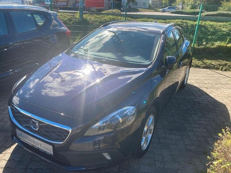 Blau Gebraucht 2015 Volvo V40 CC Momentum Kombi | 12.900 € (Fairer Preis) - Bild 1/4