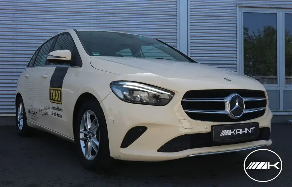 Gebraucht Mercedes 180 Style 116 PS (85 kW) 2019 Beige Limousine