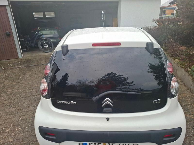 Gebraucht Citroën C1 Tendance 68 PS (50 kW) 2013 Weiß Kleinwagen