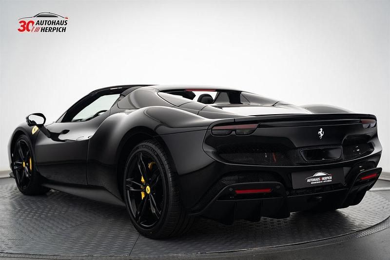 Neu Ferrari 296 829 PS (609 kW) 2026 Schwarz Cabrio