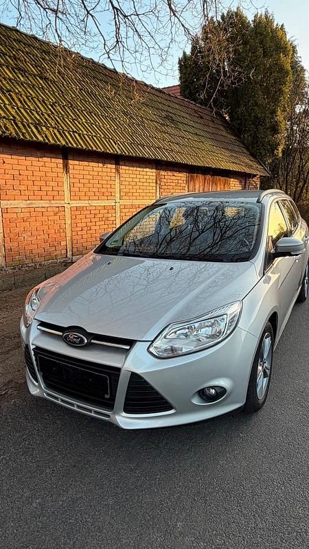 Usata Ford Focus 116 CV (85 kW) 2014 Argento Station wagon