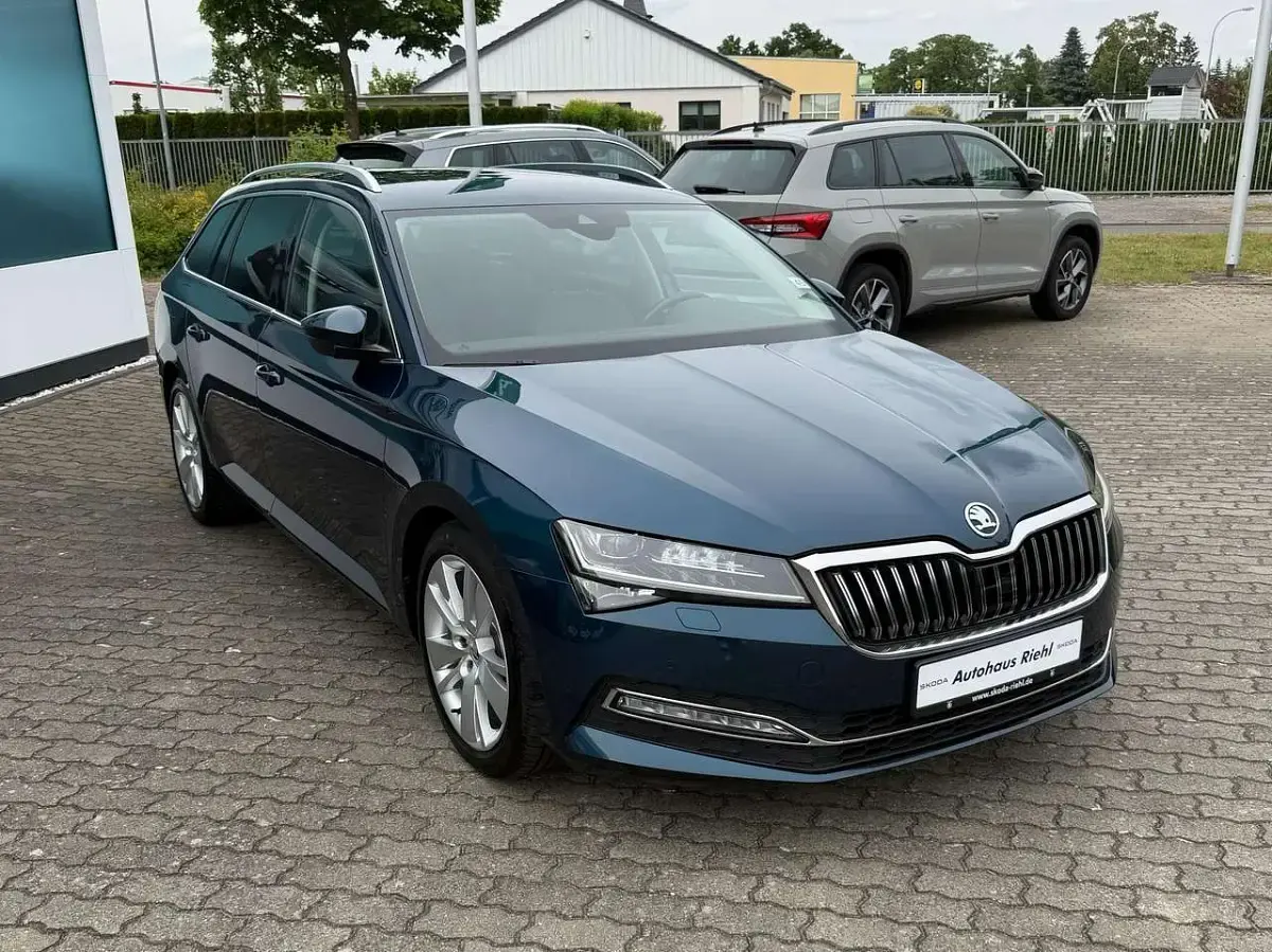Gebraucht Skoda Superb Premium Edition 200 PS (147 kW) 2021 Lavablau metallic Kombi
