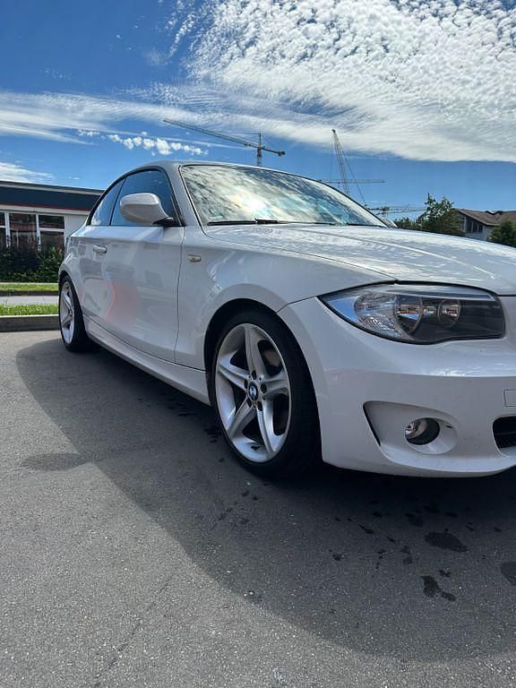 Gebraucht BMW 120 Performance 177 PS (130 kW) 2011 Weiß Kleinwagen