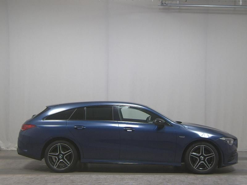 Blau Gebraucht 2021 Mercedes CLA200 Shooting Brake AMG line Kombi | 20.980 € (Guter Preis) - Bild 1/4