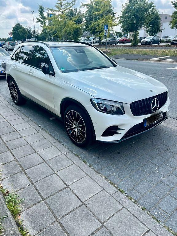 Weiß Gebraucht 2018 Mercedes GLC300 SUV | 27.999 € (Guter Preis) - Bild 1/4