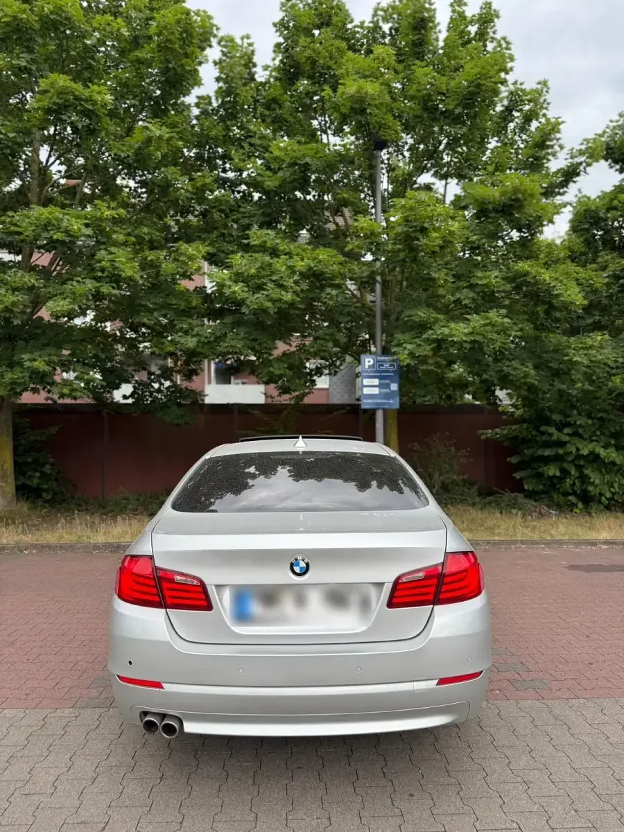 Gebraucht BMW 520 184 PS (135 kW) 2012 Silber Limousine