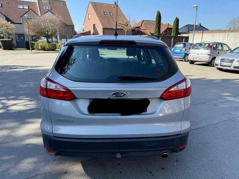 Gebraucht Ford Focus 140 PS (102 kW) 2013 Grau Kombi