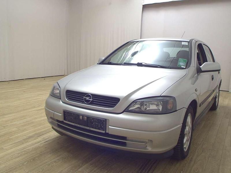 Gebraucht Opel Astra Selection 84 PS (61 kW) 2001 Starsilver metallic Limousine