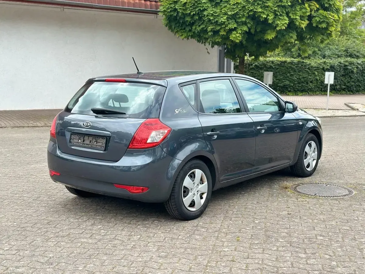 Gebraucht Kia Ceed Vision 90 PS (66 kW) 2010 Grau Kleinwagen