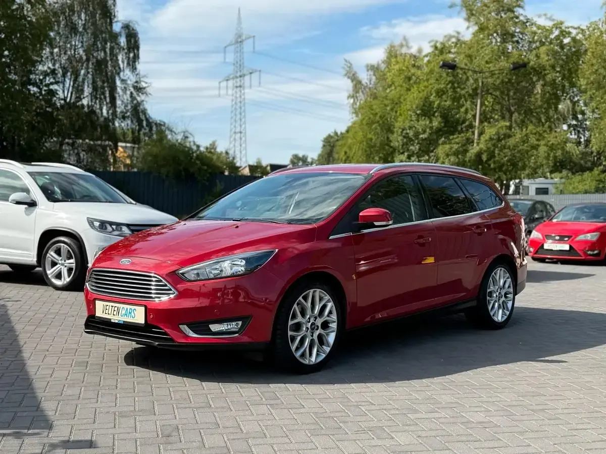 Gebraucht Ford Focus Titanium 182 PS (133 kW) 2015 Rot Kombi