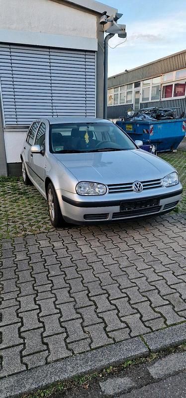 Silber Gebraucht 2000 VW Golf IV Kleinwagen | 400 € (Superpreis) - Bild 1/2