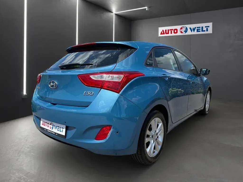 Gebraucht Hyundai i30 Classic 99 PS (72 kW) 2012 Blau Limousine