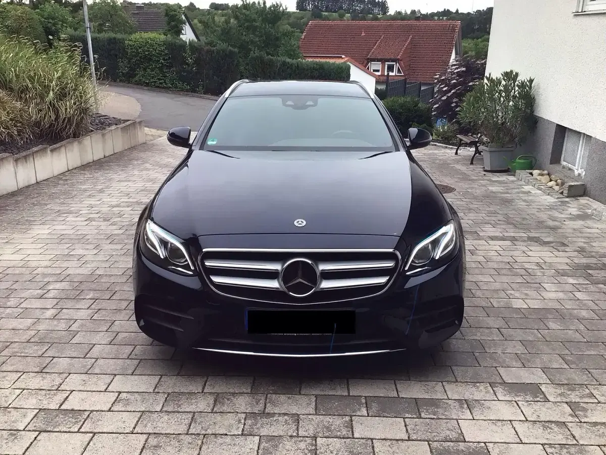 Gebraucht Mercedes E220 AMG 194 PS (142 kW) 2017 Blau Kombi