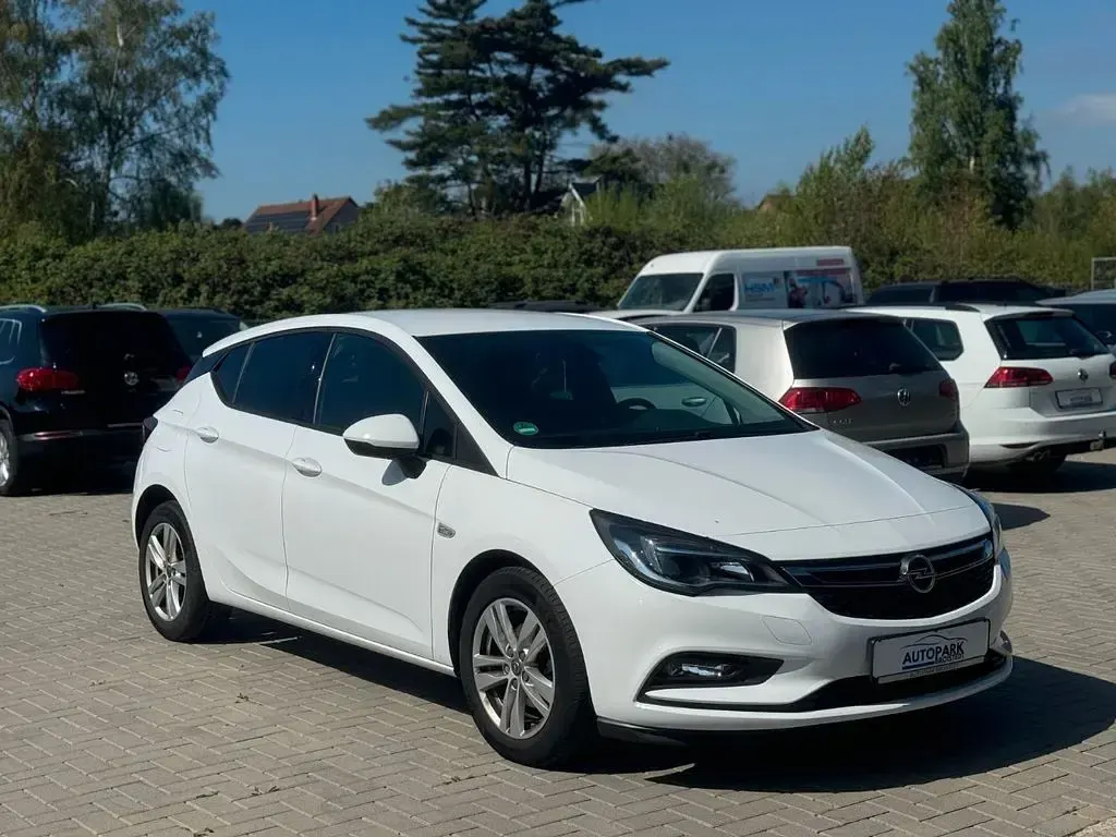 Gebraucht Opel Astra Active 125 PS (91 kW) 2018 Weiß Limousine