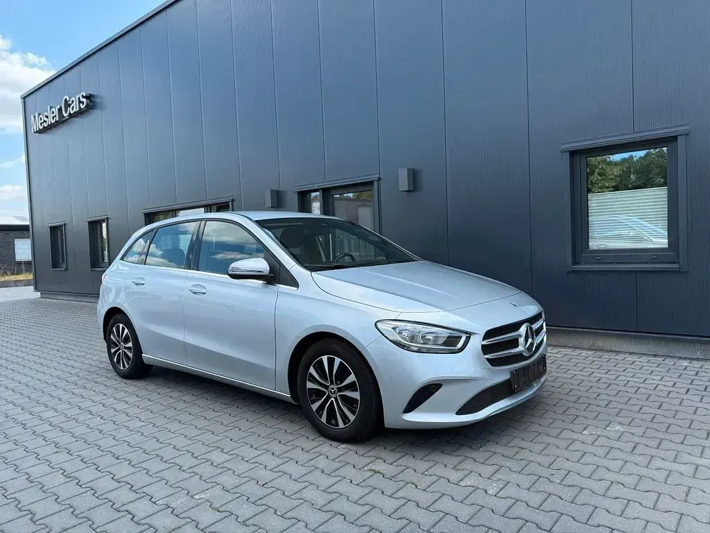 Gebraucht Mercedes B200 150 PS (110 kW) 2021 Silber Kleinwagen