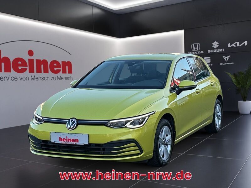 Gelb Gebraucht 2020 VW Golf VIII Life Limousine | 17.999 € (Fairer Preis) - Bild 1/4