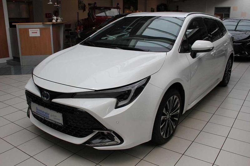 Schneeweiß Neu 2024 Toyota Corolla Team Kombi | 28.790 € - Bild 1/4