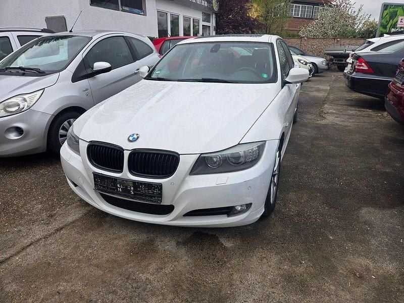 Gebraucht BMW 318 Comfort Edition 143 PS (105 kW) 2011 Weiß Limousine