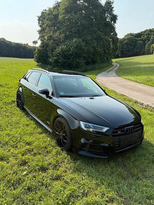 Schwarz Gebraucht 2018 Audi S3 Performance Limousine | 31.000 € (Superpreis) - Bild 1/4