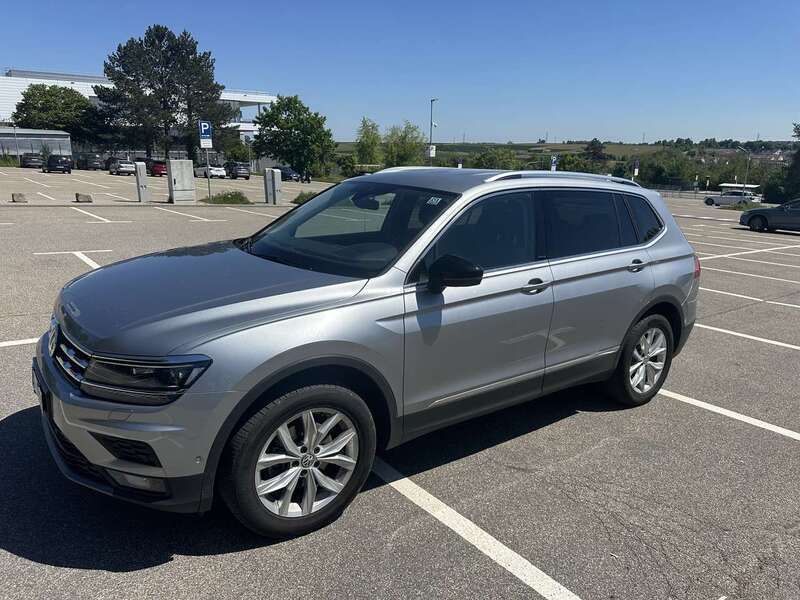 Grau Gebraucht 2020 VW Tiguan Allspace IQ Drive SUV | 27.000 € (Teuer) - Bild 1/4
