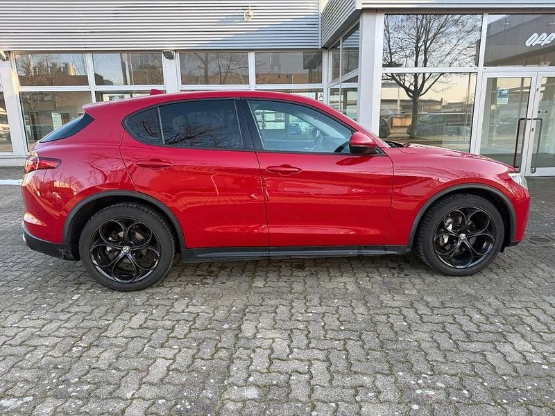 Gebraucht Alfa Romeo Stelvio Super 179 PS (131 kW) 2018 Rot SUV