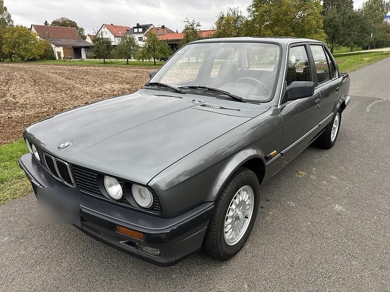 Gebraucht BMW 316 102 PS (75 kW) 1988 Grau Limousine