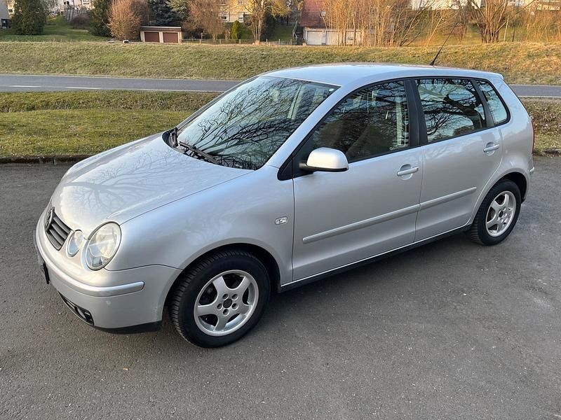 Gebraucht VW Polo 64 PS (47 kW) 2005 Silber Kleinwagen