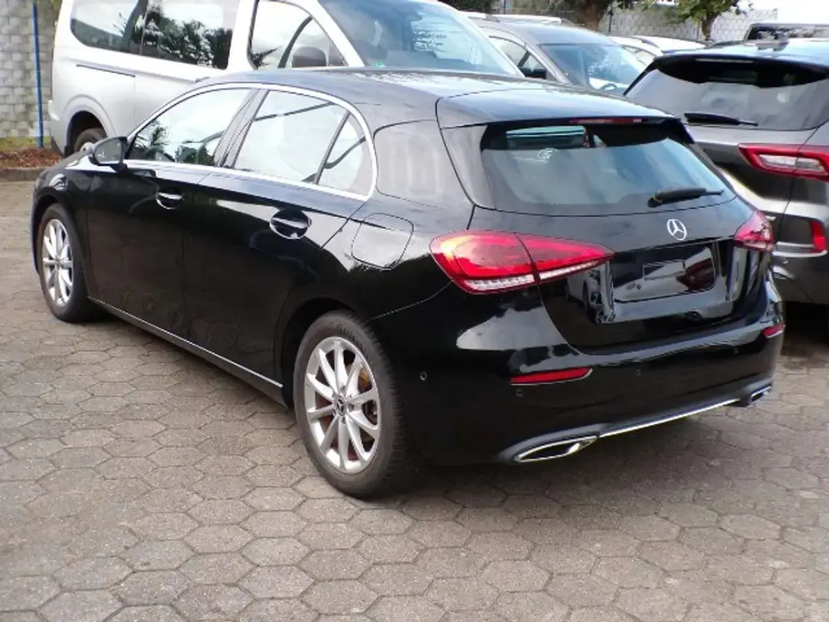 Gebraucht Mercedes A200 Progressive 163 PS (119 kW) 2018 Schwarz Limousine