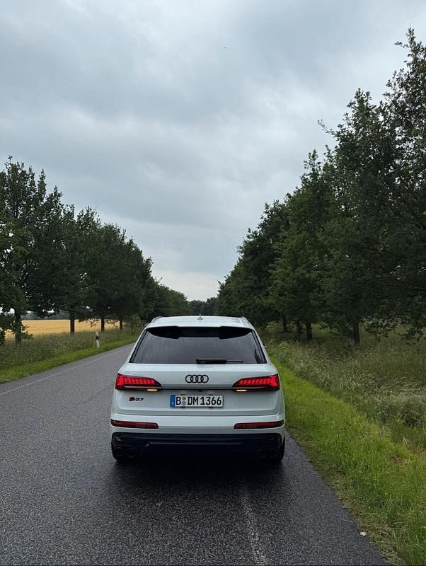 Weiß Gebraucht 2020 Audi Q7 Ambiente SUV | 54.000 € (Etwas zu teuer) - Bild 1/4